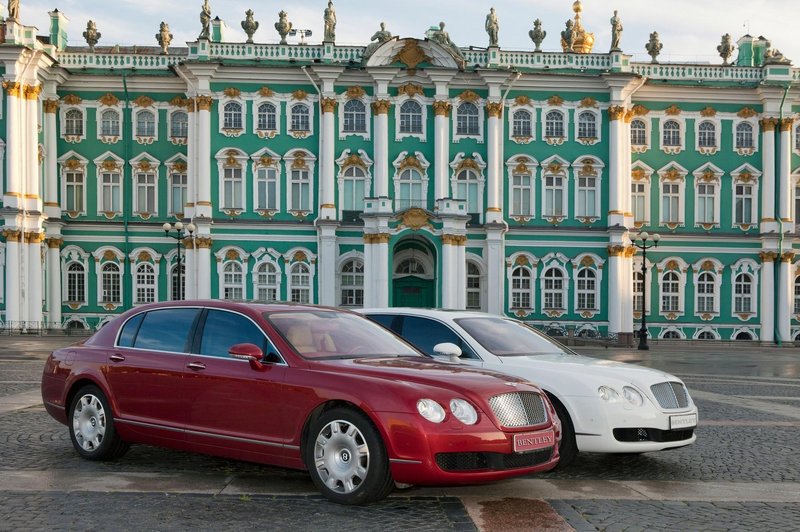 Ruskih bogatašev ne zanima vojna, raje kupujejo prestižne avtomobile (foto: Profimedia)