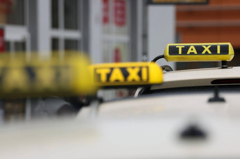 Skoraj neverjetno - bodo v bodočnosti taksisti delali kar od doma? (foto: Profimedia)