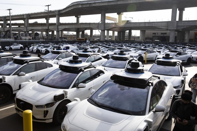 Je sovraštvo do samovozečih taksijev v Kaliforniji doseglo vrhunec? Tale se ne bo nikoli več vozil ... (VIDEO) (foto: Profimedia)
