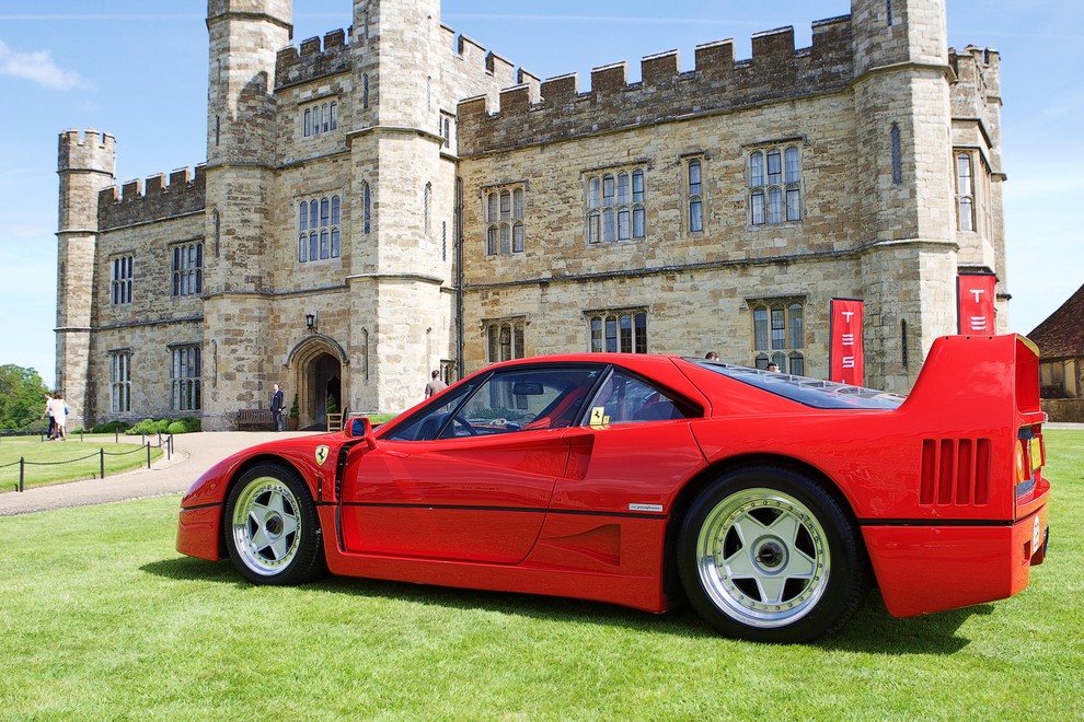 Ferrari F40: zadnji veliki analogni Ferrari Ferrari F40 je ob predstavitvi leta 1987 kljuboval uporabi elektronskih pomagal. Medtem ko so …