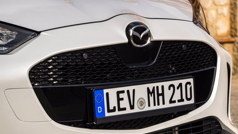 VOZILI SMO: Mazda2 Hybrid – Poznana oblika, nov obraz ... ali ohranja identiteto?
