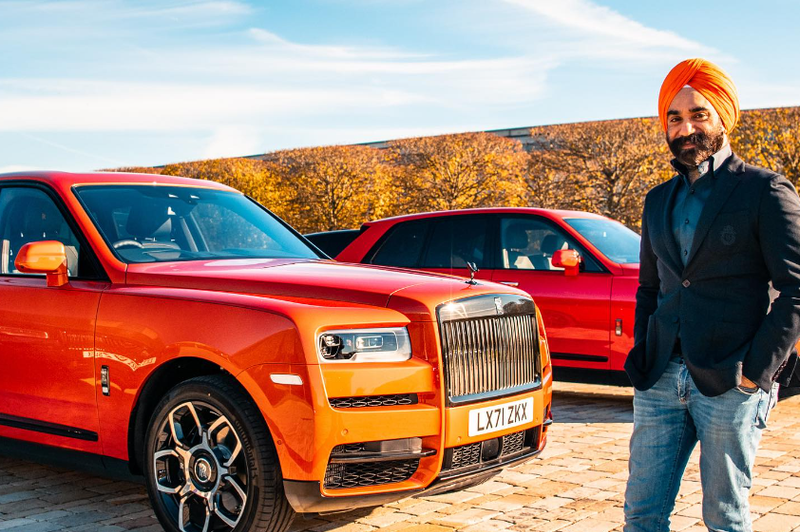 Milijarder, ki ima v lasti kar 15 barvitih Rolls-Roycev, z njimi pa se je na duhovit način odzval na rasistične opazke (foto: Instagram)