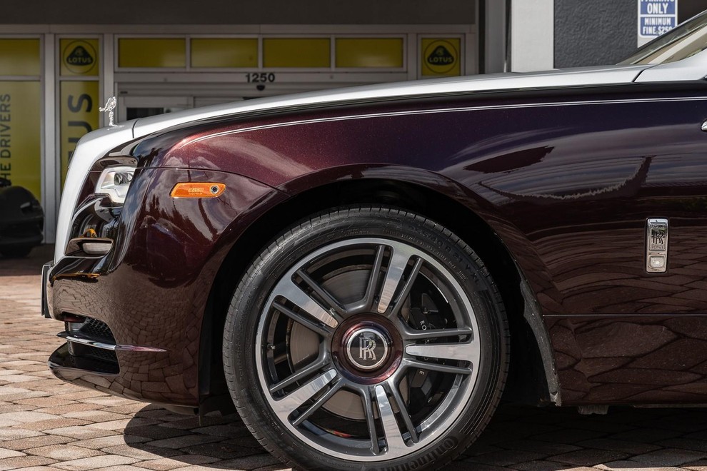 Če kupite ta avto, vam zraven podarijo (da, podarijo) čisto pravega Rolls-Roycea!