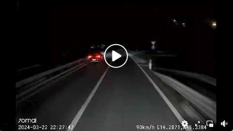 Video, ob katerem zaledeni kri v žilah: "To je za 30 let zapora! Temu je treba vzeti vozniško dovoljenje"