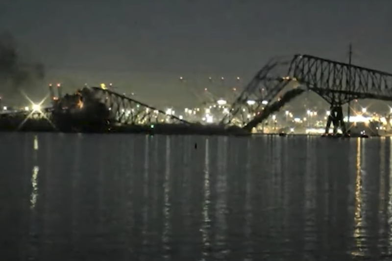 Tovorna ladja je v Baltimoru trčila v most. To je trenutek, ko se je most zrušil (VIDEO) (foto: YouTube/Zajem zaslona)