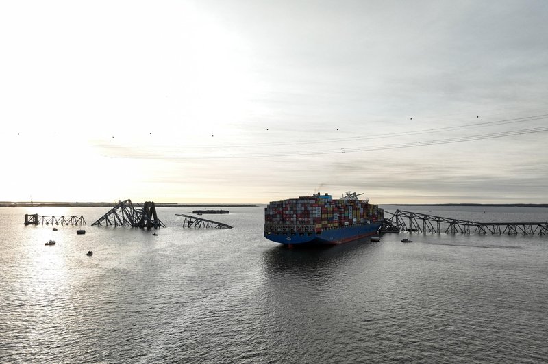 Zaradi tega je kontejnerska ladja včeraj trčila v most v Baltimoru in ga porušila! Naredili so vse, da bi nesrečo preprečili, a ... (foto: Profimedia)