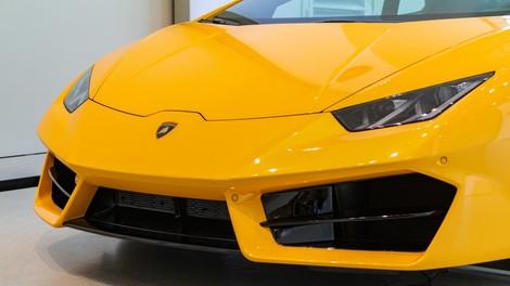Lamborghini Huracan STO kot darilo za 18. rojstni dan?! Ta 'oče' se je pošteno izprsil…