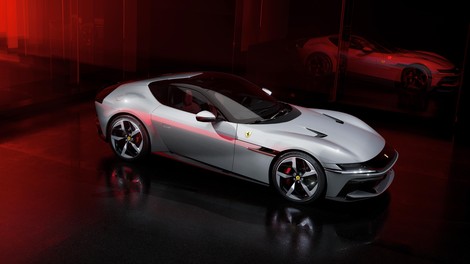 Ferrari ostaja zvest tradiciji! 12 valjev in nič manj.