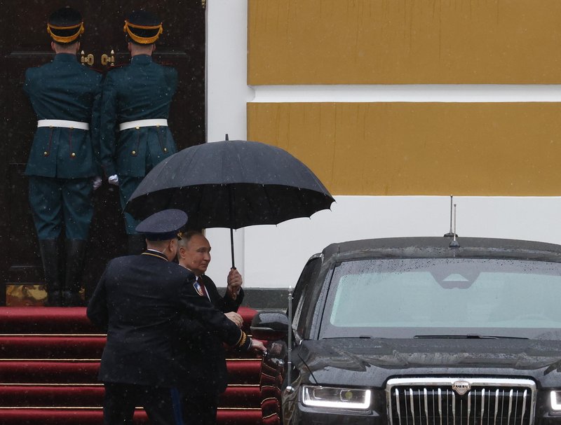Putin ob inavguraciji pokazal novega Aurusa, ki pa ni na voljo 'običajnim smrtnikom'