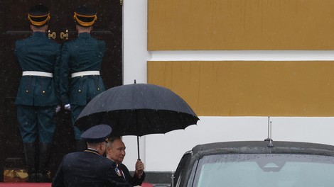 Putin ob inavguraciji pokazal novega Aurusa, ki pa ni na voljo 'običajnim smrtnikom'