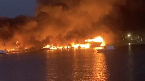Hud požar v marini, ki je priljubljena tudi med Slovenci. Zagorelo je okoli 30 plovil (VIDEO)