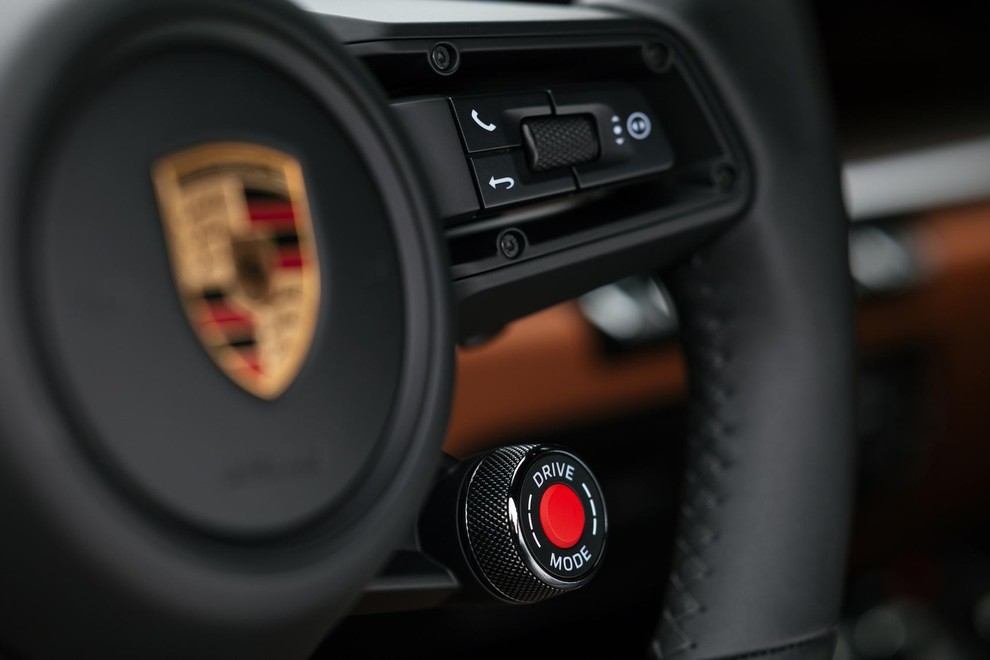 Kljub težavam matičnega koncerna bi Porsche rad večinski delež v podjetju Bugatti Rimac