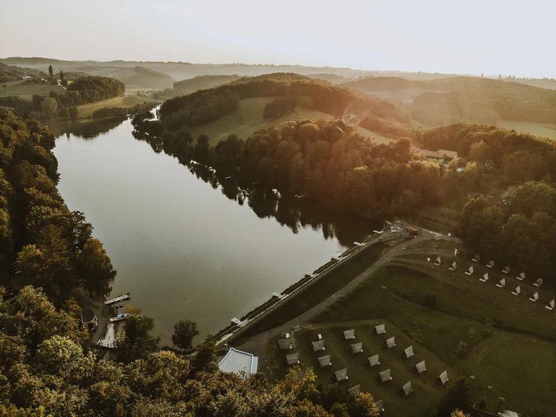 To so najboljši avtokampi pri nas in na hrvaškem. Ste že obiskali kakšnega?