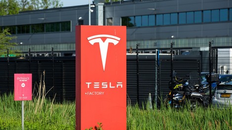 Tesla spet ustavlja proizvodnjo v svoji nemški tovarni