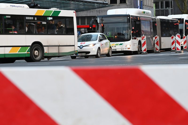 Zapira se prometna ljubljanska ulica: preverite, kje bo potekal obvoz in kje bodo vozili mestni avtobusi (foto: Žiga Živulovič jr./Bobo)