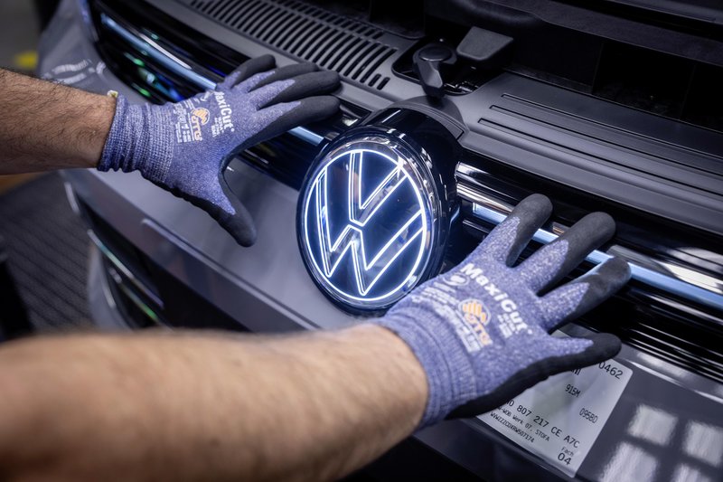 Volkswagen je v velikih težavah. Ta poteza bi lahko pošteno pretresla nemško, avtomobilsko industrijo