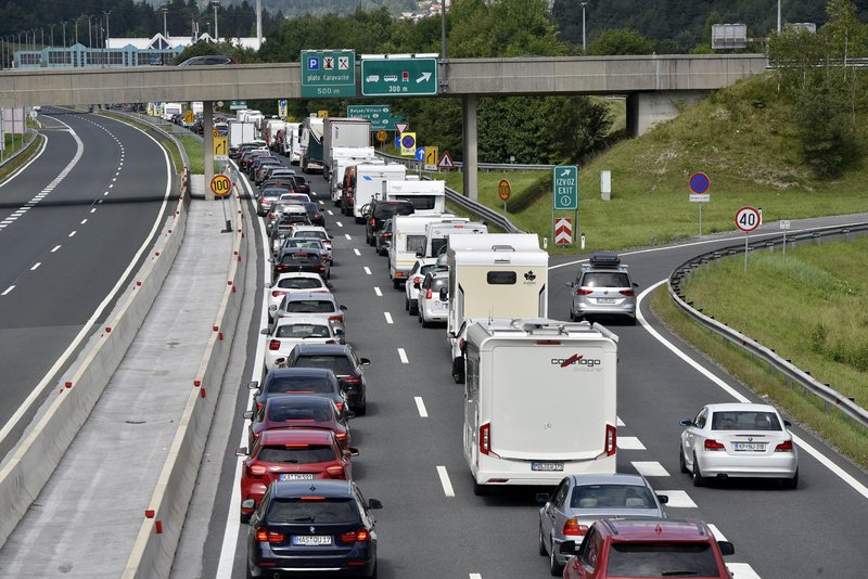 Na štajerski avtocesti 8 kilometrski zastoj. Kaj pa vzporedna regionalka?