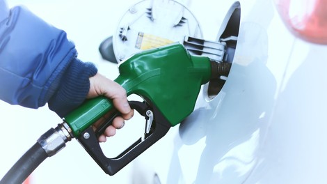 Občutna podražitev pogonskih goriv: koliko bomo zdaj odšteli za rezervoar goriva?