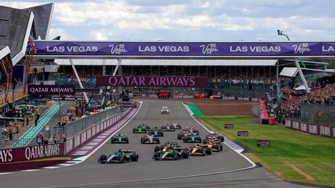 Silverstone postregel z napeto dirko in kopico rekordov