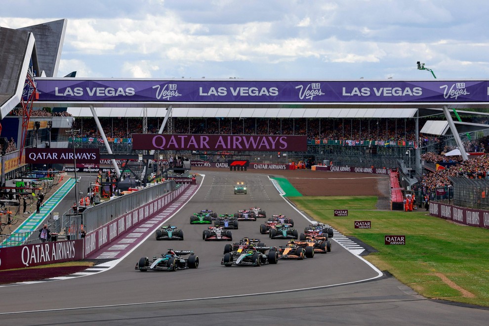 Silverstone postregel z napeto dirko in kopico rekordov