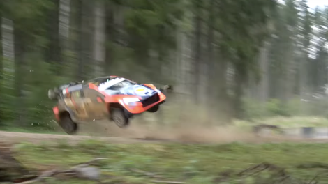 Estonski voznik je domačo reli dirko zaključil s spektakularno nesrečo (VIDEO)
