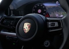 Tudi Porsche krepi zaloge, negotovost pa ostaja