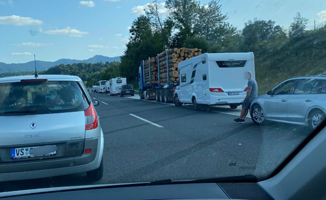 Čaka nas praznični prometni kaos: preverite, katerih odsekov se je bolje izogniti v velikem loku