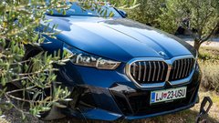 Test: BMW 520d xDrive Touring - Globoka (udobna in prostorna) modrina