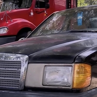 Mercedesa je odpeljala na servis, a ko po treh letih še vedno ni bilo glasu od mehanika, je...