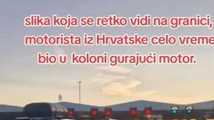 Ta motorist je s čakanjem v koloni razdelil splet; menite, da je storil prav?