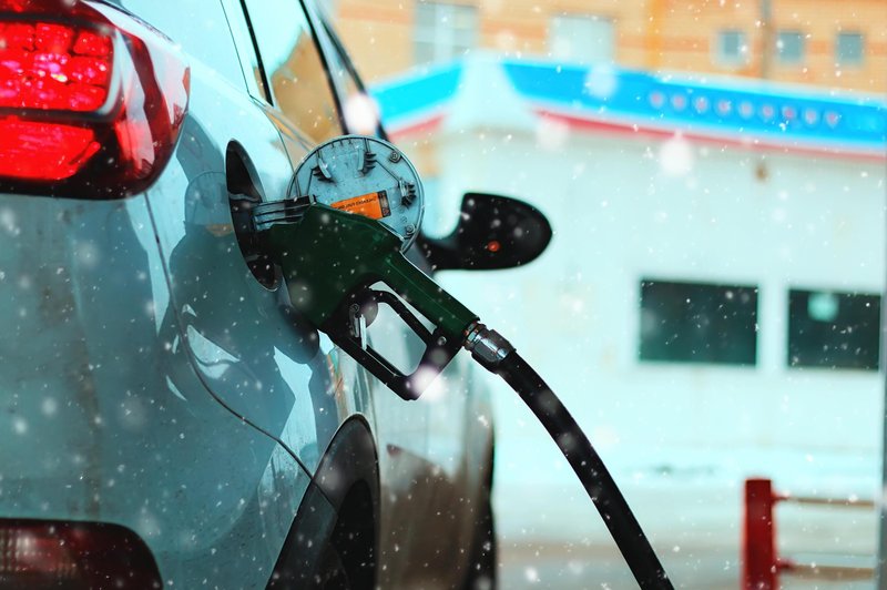 Opolnoči prihajajo nove cene goriva. Višje bodo za skoraj tri cente na liter (foto: Profimedia)