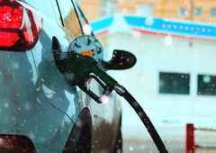 Znane so nove cene pogonskih goriv. Od polnoči bo vse cenejše