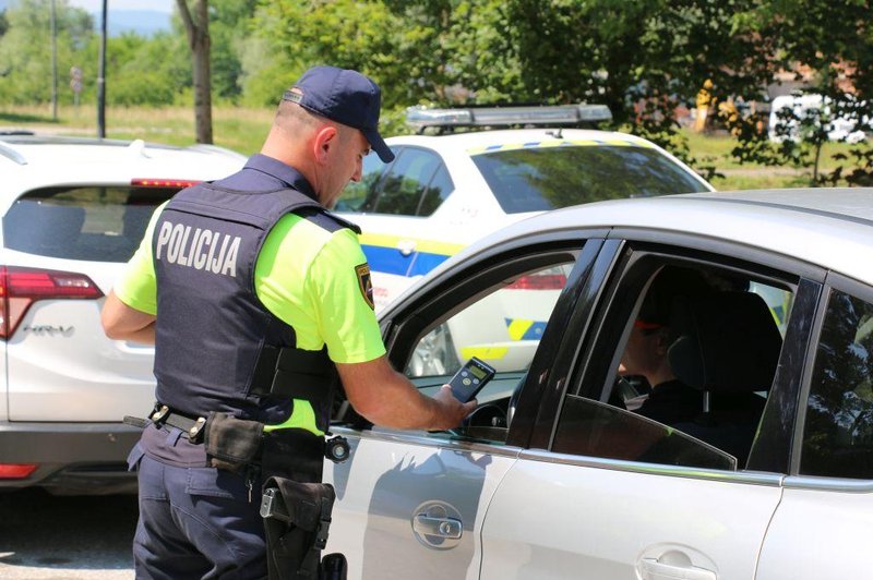 Začenjata se kar dve preventivni akciji. Tokrat bodo policisti preverjali ... (foto: Policija.si)