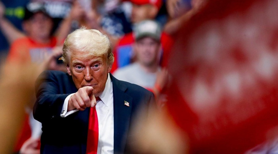 Donald Trump je sprememnil mnenje in po donaciji Elona Muska po novem podpira električne avtomobile. (foto: Profimedia)