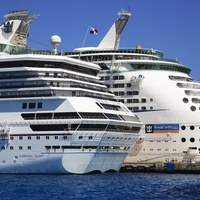 Odnosi na križarki so nekaj posebnega, zaposleni doživijo marsikaj: "Po palubi so se sprehajali goli ..."