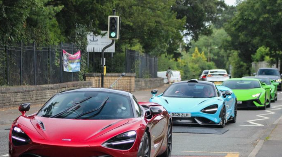 Dobrodošli v vasi, kjer je vsako drugo vozilo superšportnik (foto: SupercarsinManchester)