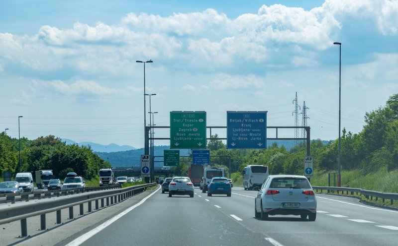 Kaj je razlog za hudo gnečo na slovenskih cestah? Smo Slovenci resnično zaspali?