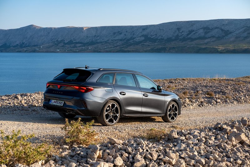 Test: Cupra Leon Sportstourer 1,5 eTSI DSG - Malo tistega, malo tega