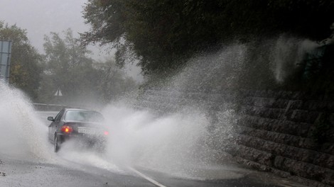 Vreme že povzroča nevšečnosti, predvsem na primorskem