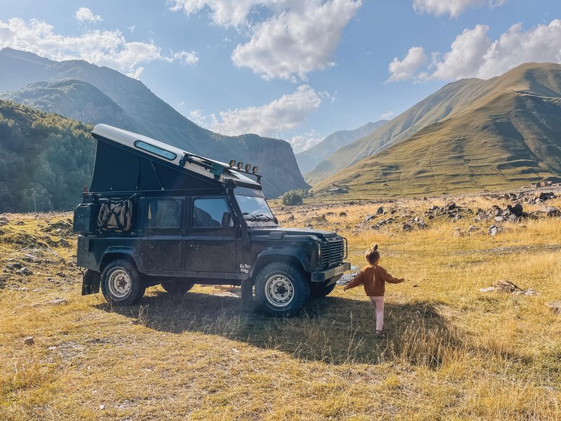 Izjemno popotovanje slovenske družine, ki si je za sopotnika izbrala Land Roverja Defenderja