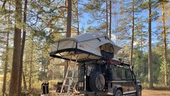 Slovensko-francoska družinica, ki se je z malčico in dojenčkom ter Defenderjem odpravila vse do Armenije