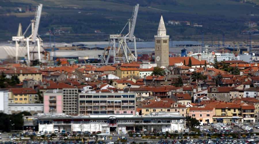 V Kopru bi radi preobremenjene ceste "skrili" pred navigacijskimi sistemi (foto: BoBo)