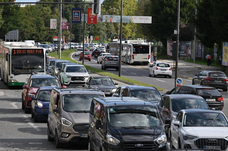 Novo prometna ureditev v Ljubljani buri duhove. Kaj je drugače?