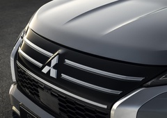 Mitsubishi se vrača med žive – novi Outlander prihaja tudi k nam!