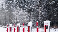 Bodo električni avtomobili podvrženi nižjim davkom? Proizvajalci si želijo večjo podporo države