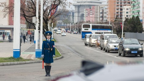 V državi, kjer je vsak avto prestiž, se voditelj vozi v tej pošasti.