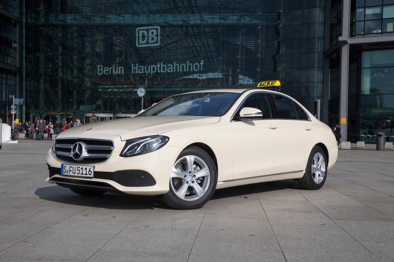Preobrat: Mercedes-Benzi izginjajo iz nemškega voznega parka taksijev, nadomešča pa jih ...