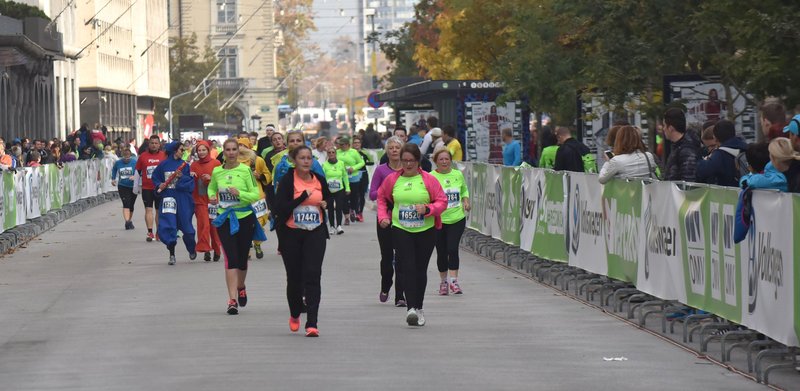 Tekači se ga veselijo, vozniki pa bojijo - konec tedna je na sporedu ljubljanski maraton: preverite vse zapore cest!