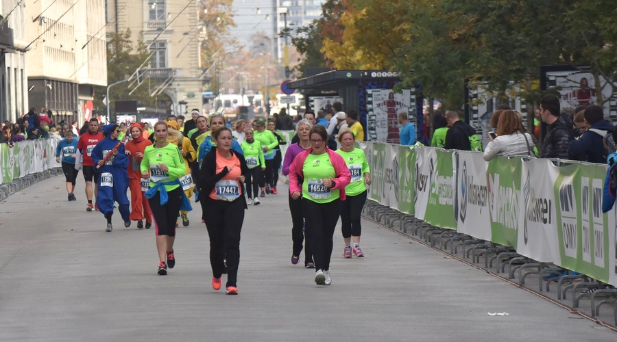 Tekači se ga veselijo, vozniki pa bojijo - konec tedna je na sporedu ljubljanski maraton: preverite vse zapore cest! (foto: Bobo)