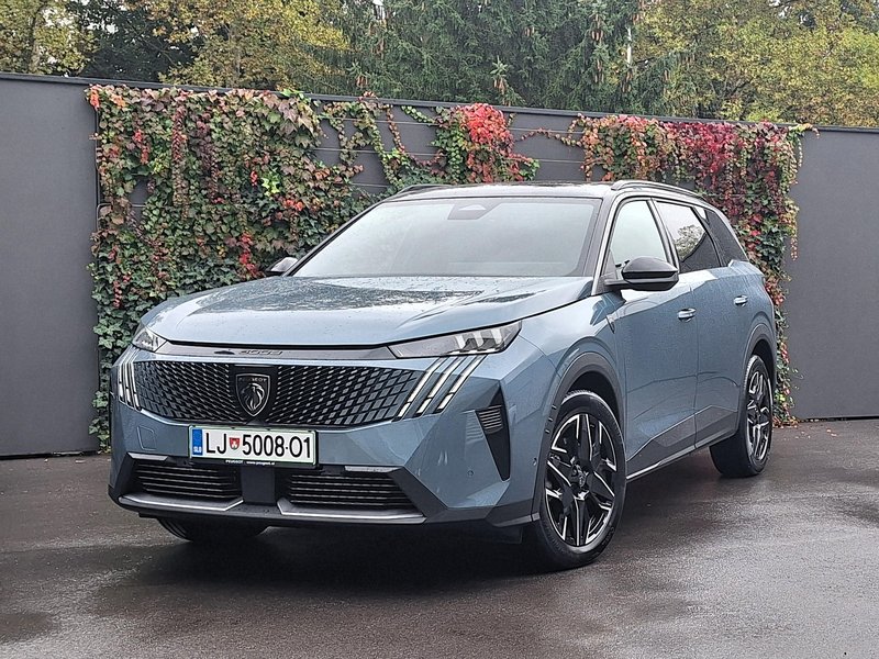 NOVO V SLOVENIJI:  Peugeot 5008 – družinski levji kralj